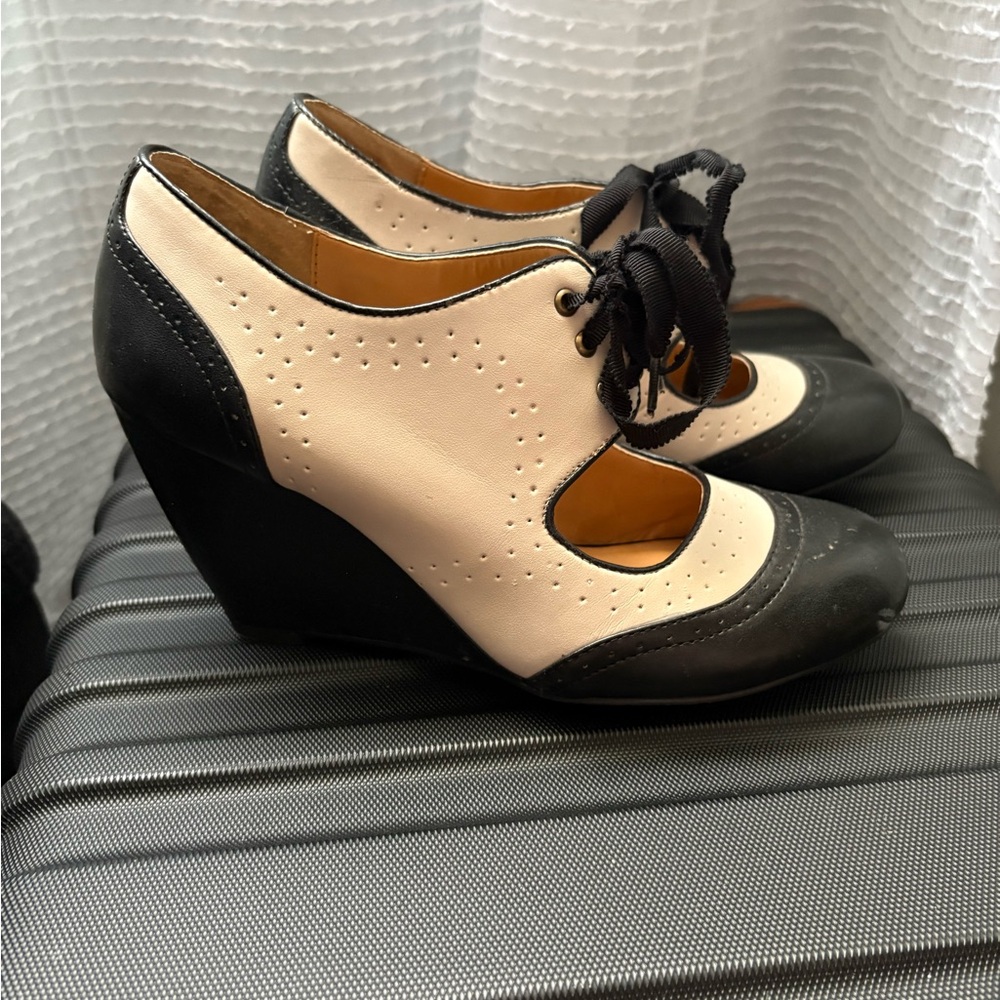 Crown Black and Cream Wedge Shoes